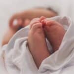O pés do bebê são uma lembrança linda  para os pais.